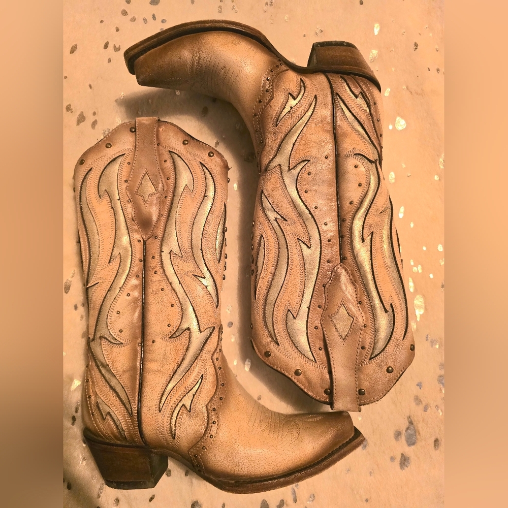 Corral Tan and Gold Heeled Boots